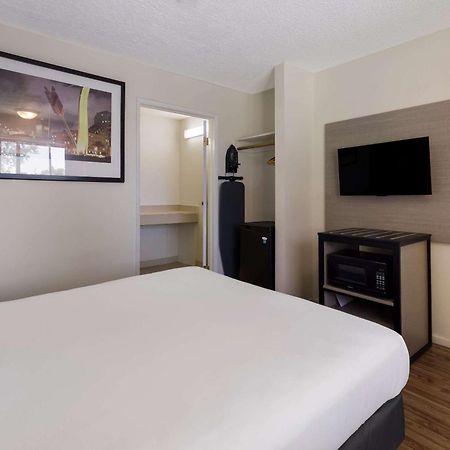 Rodeway Inn Livermore Buitenkant foto